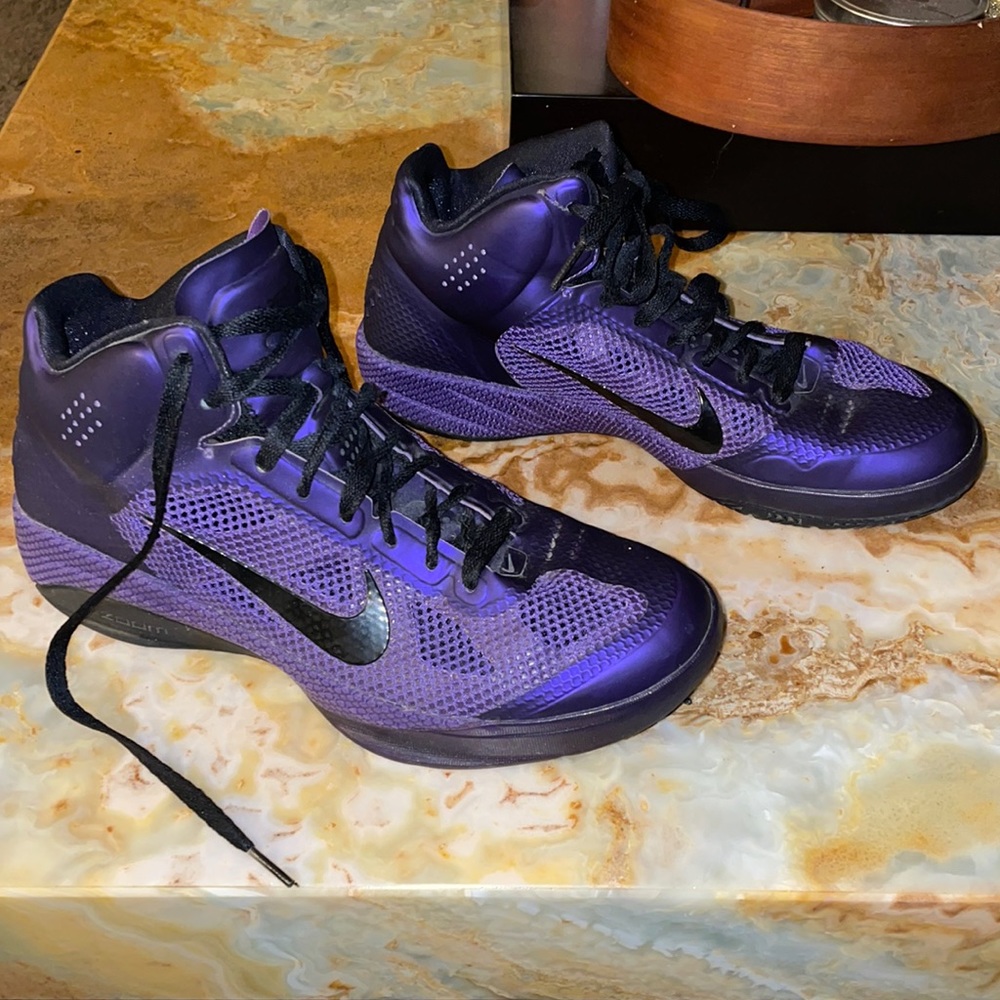 Purple NIKE ZOOM basketball shoes
